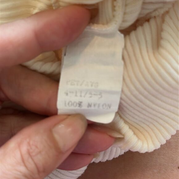 Vtg 60s Cream/Ivory Turtleneck Ribbed Nylon Short Sleeve Bodysuit-Scalloped Trim - Picture 8 of 9